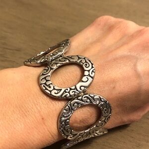 Elegant Vintage Silver Tone Bracelet with Intricate Design